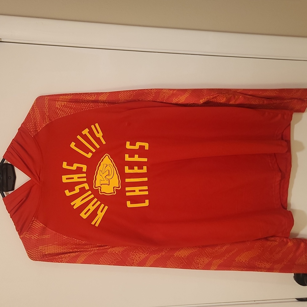 Mens M KC Chiefs lightweight hoodie.